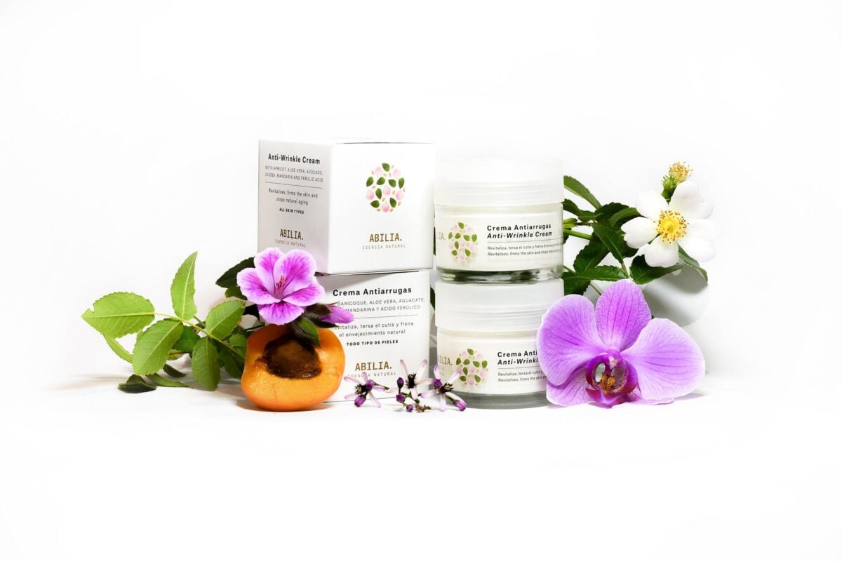Crema Antiarrugas BIO de ABILIA con orquídea, flores silvestres y un albaricoque